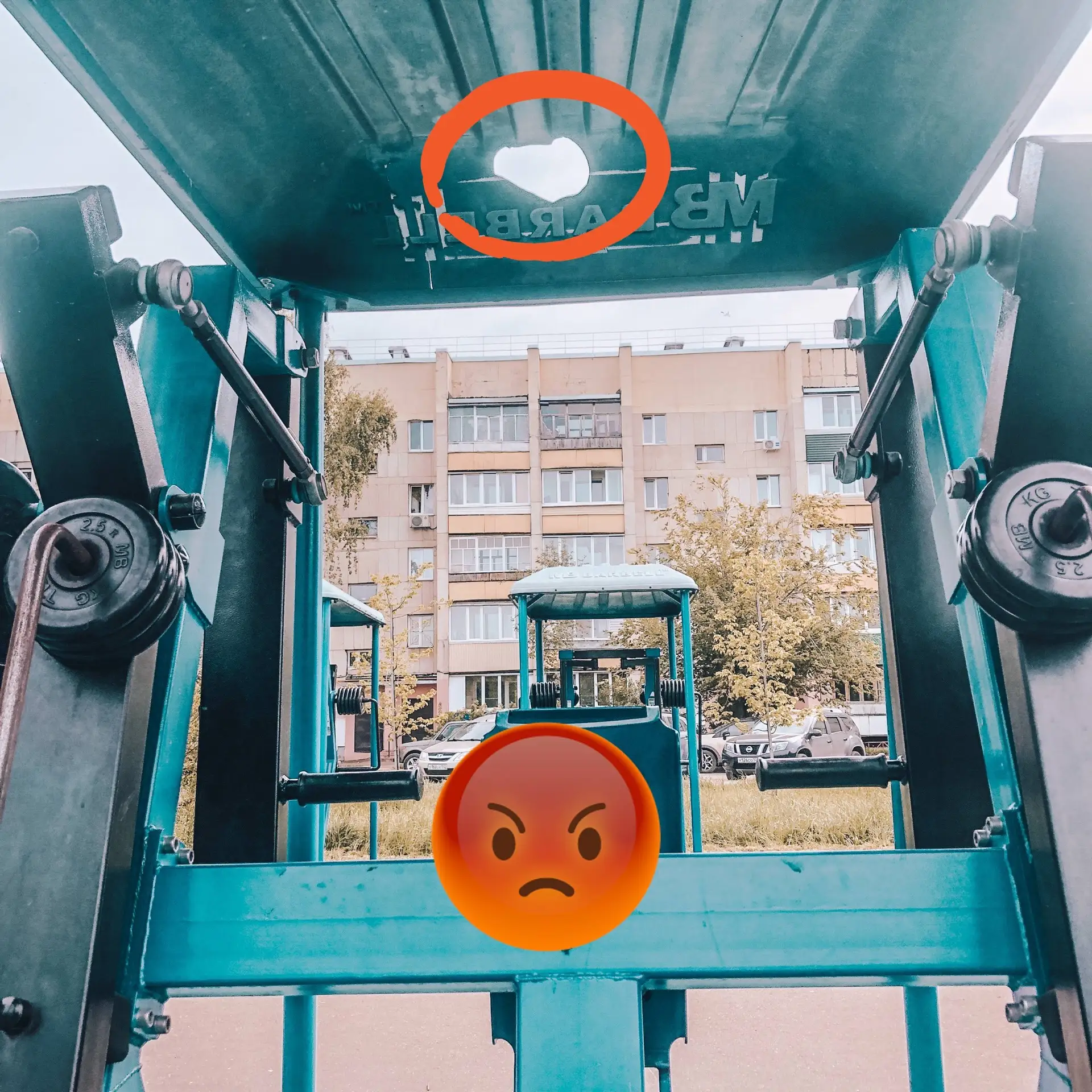 🧱 Новый акт вандализма в Салавате: пробили козырек над тренажером на Юлаева  Неизвестный намеренно п