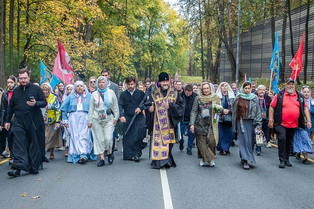 В Ильинском и Усово прошёл XV Елисаветинский крестный ход. Более пяти тысяч человек из ...