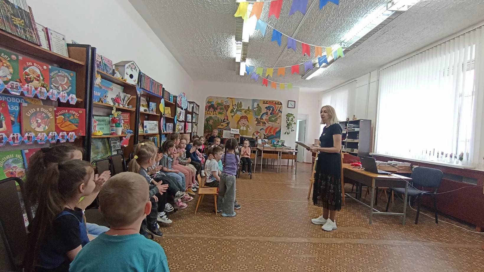💚👫📚14 мая воспитанники старшей группы "Росток" посетили филиал детской библиотеки № ...