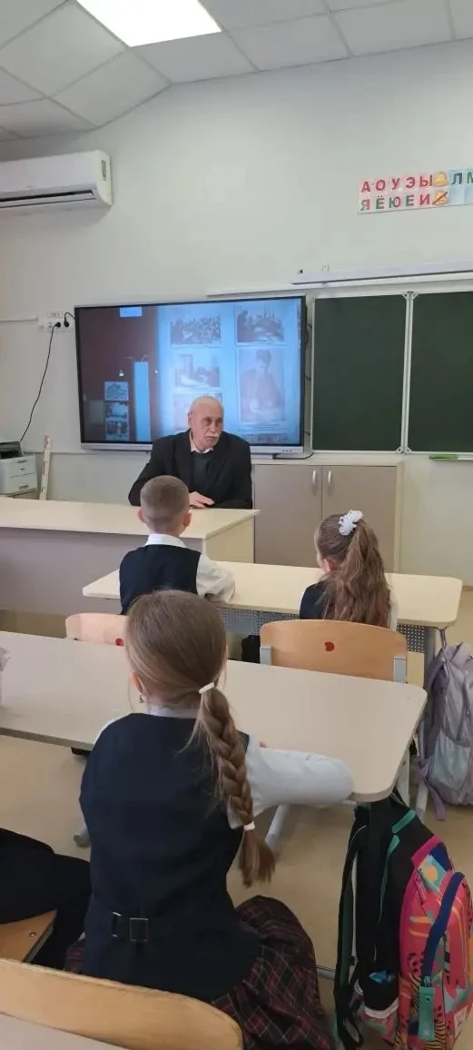 Встреча, которую сложно назвать официальной, — скорее разговор по душам — прошла сегодня в 1 «А» кла