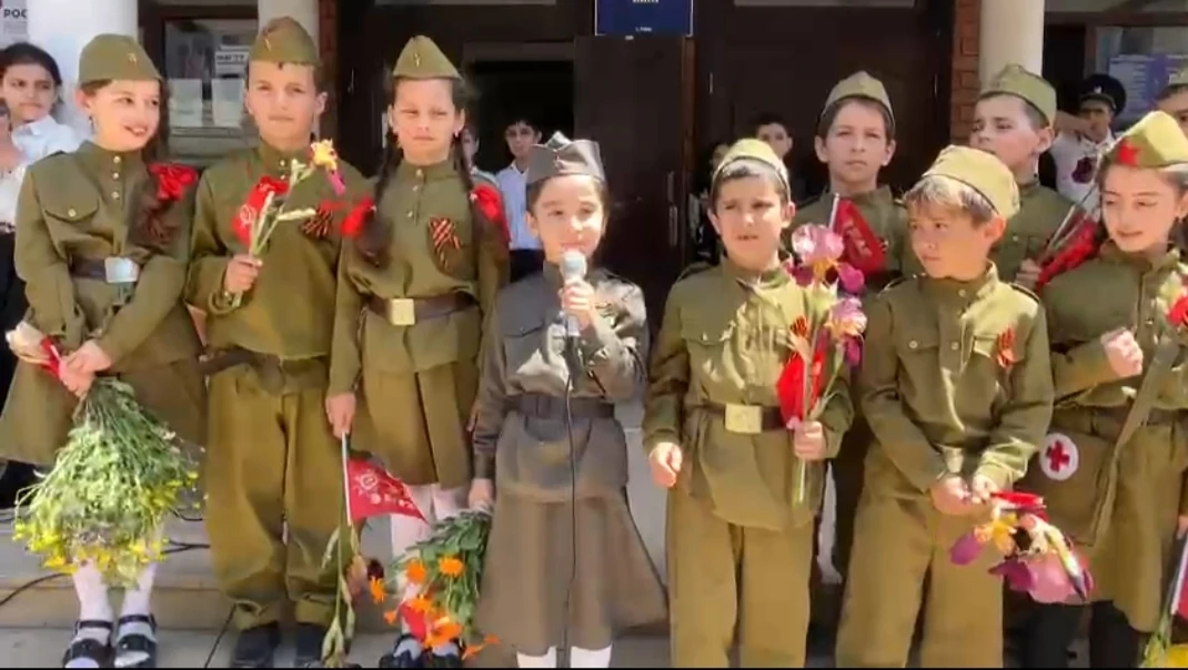 🎖️ Память, гордость, уважение: в нашей школе  прошёл митинг в честь 81-й годовщины Поб...