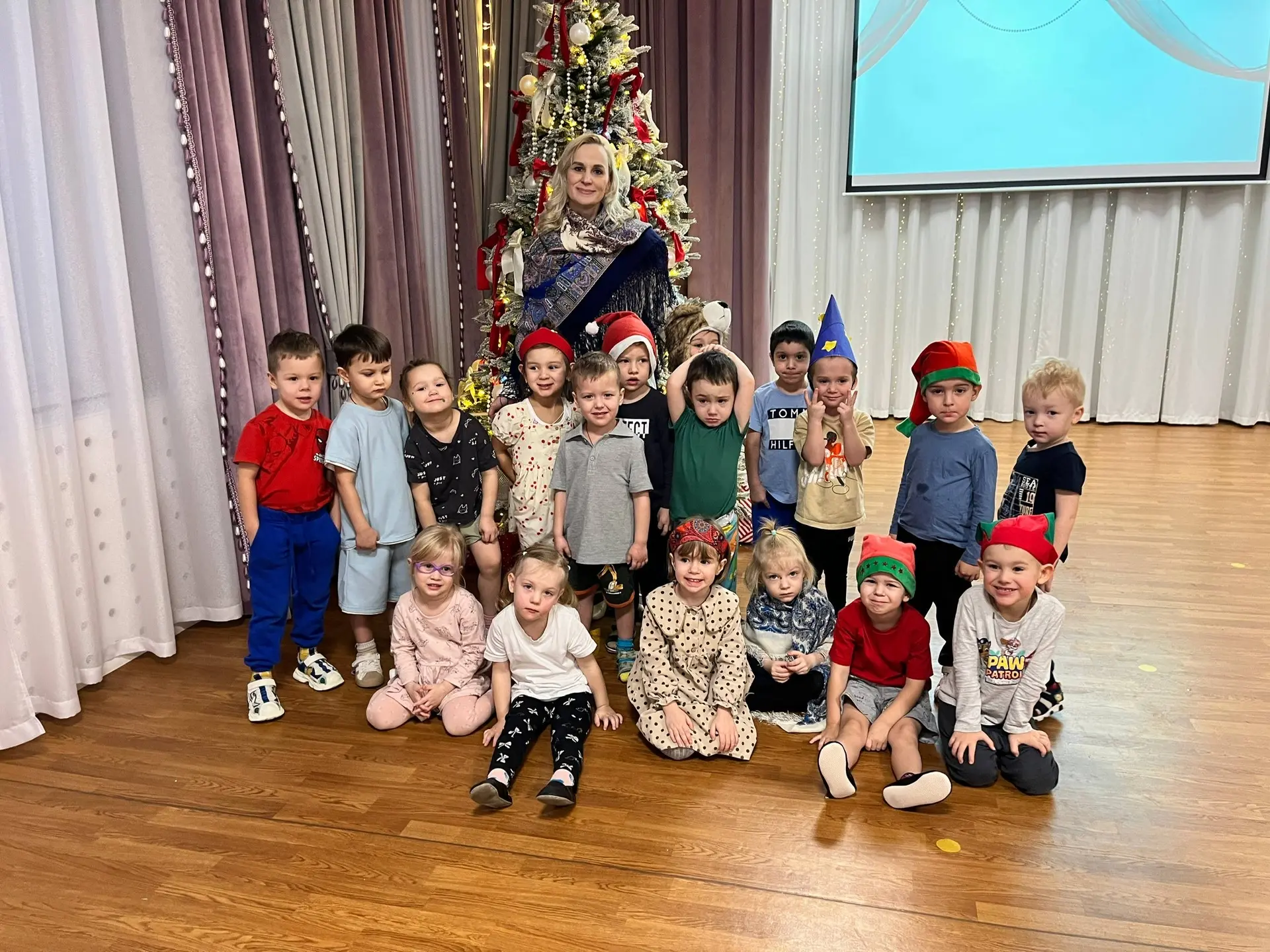 🎉 Святки‑колядки в 3‑м корпусе нашего детского сада! 🎉  В нашем детском саду царила настоящая праздн