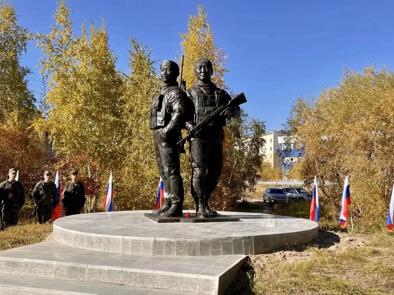 Сегодня в Якутске открыли памятник настоящим сыновьям якутской земли – Герою России Дми...