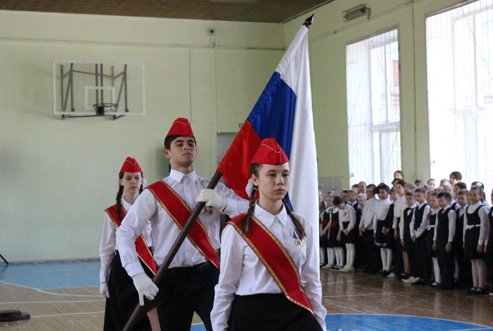 📌В честь Дня Победы в МАОУ «СОШ №116» г. Перми также прошел ежегодный митинг.  Ученики читали проник