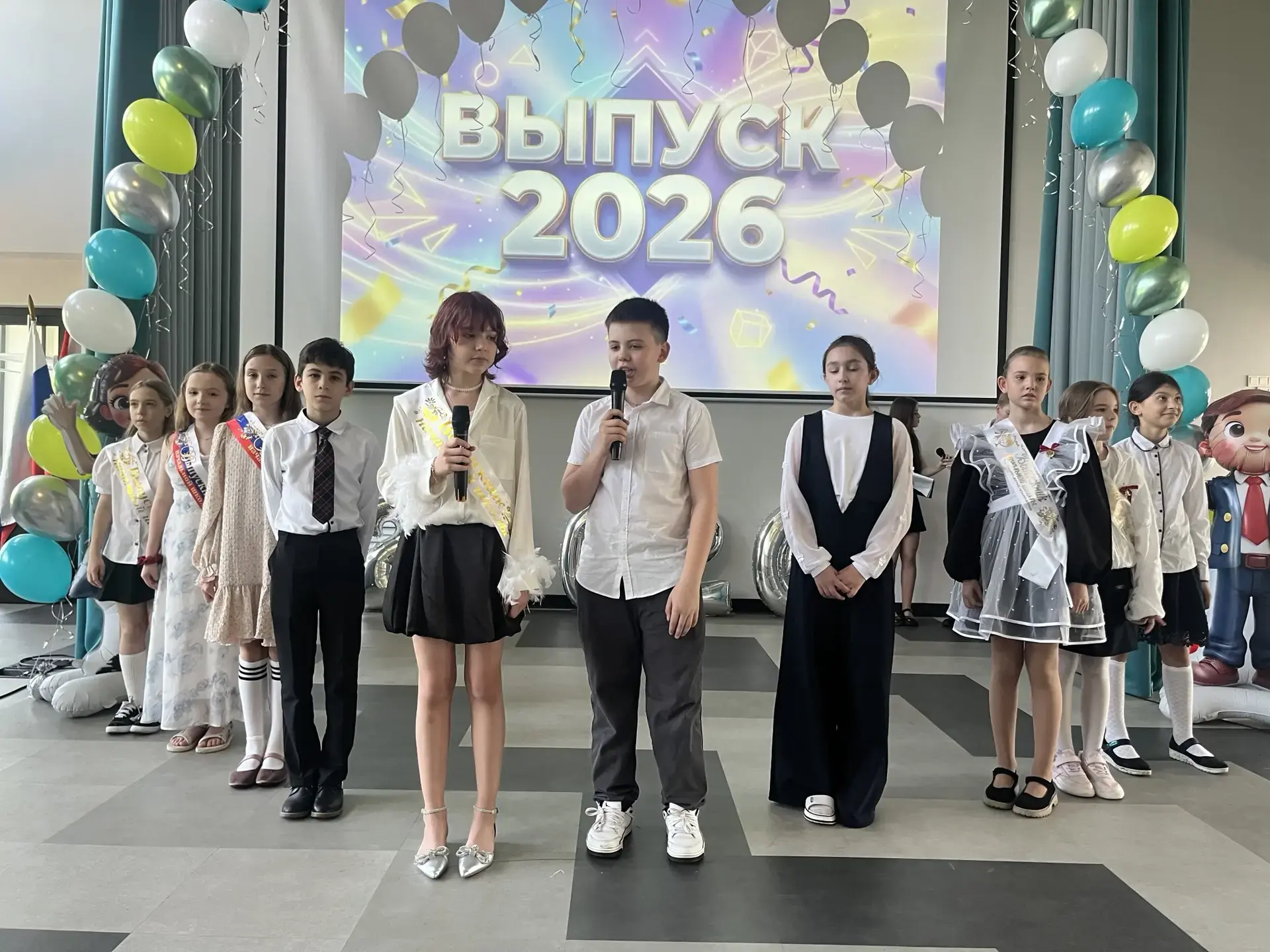 🎓 Прощай, начальная школа! Выпускной 4 классов на Осенней  📚✨В школе на Осенней прошёл трогательный 