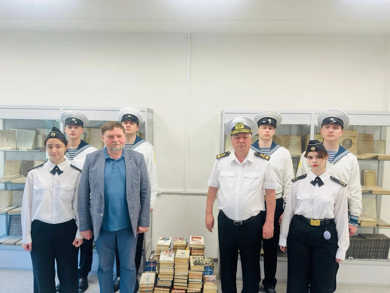 Академия водного транспорта передала книги для военных госпиталей.