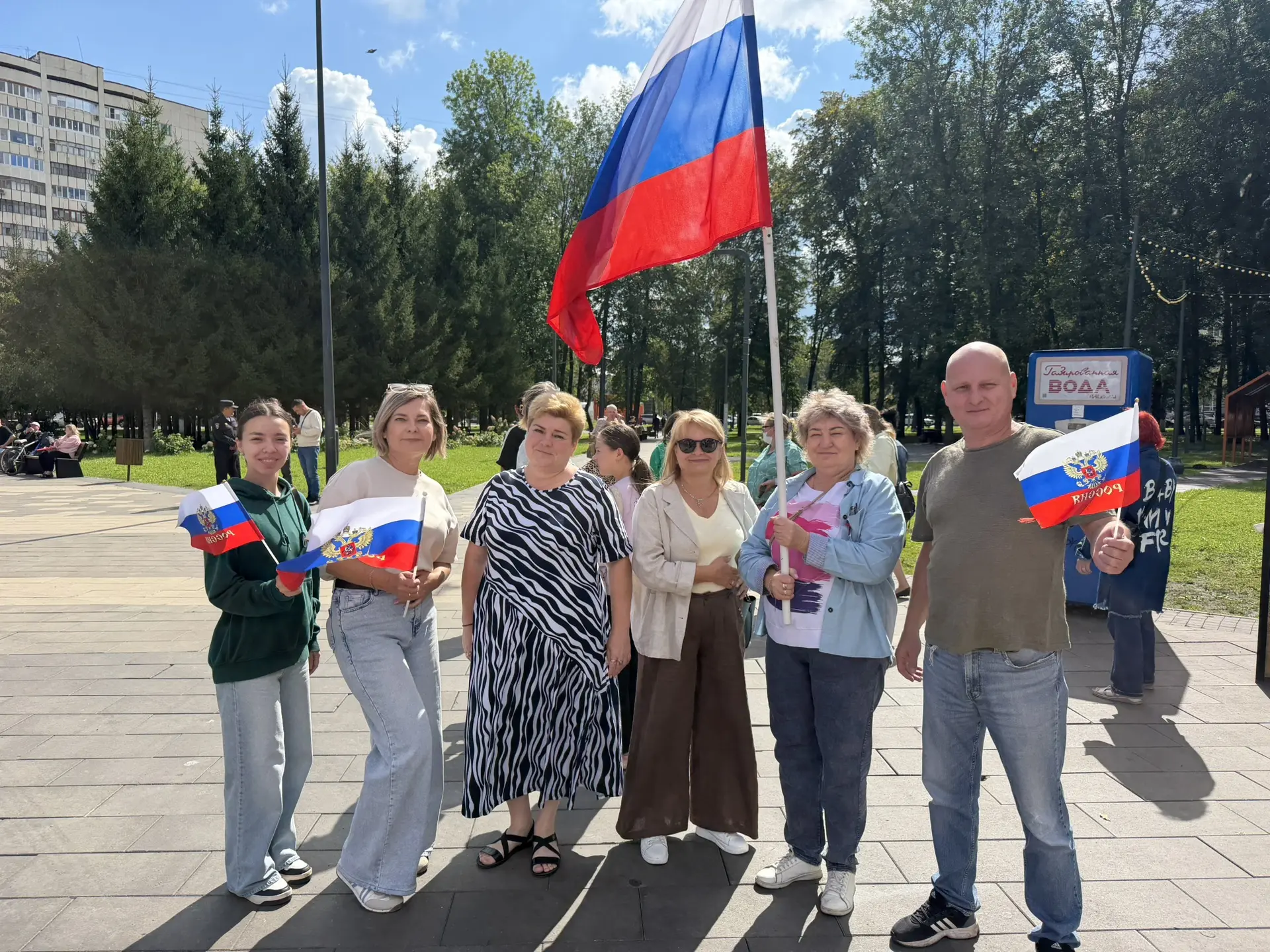 🇷🇺22 августа педагоги школы приняли участие в празднике, посвященном Дню Российского ...