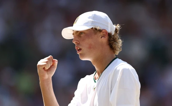 ТЕННИС | СЫН ЛЕГЕНДЫ ТЕННИСА ВЫИГРАЛ ДЕБЮТНЫЙ МАТЧ В ОСНОВНОЙ СЕТКЕ ATP

17-летний австралийский тен