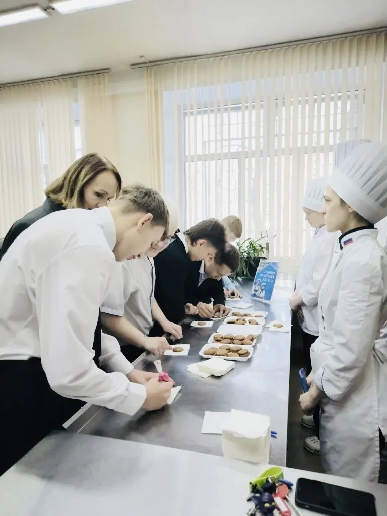 Профориентация в школе  Учащиеся 7Г класса посетили Хабаровский торгово-экономический техникум, где 