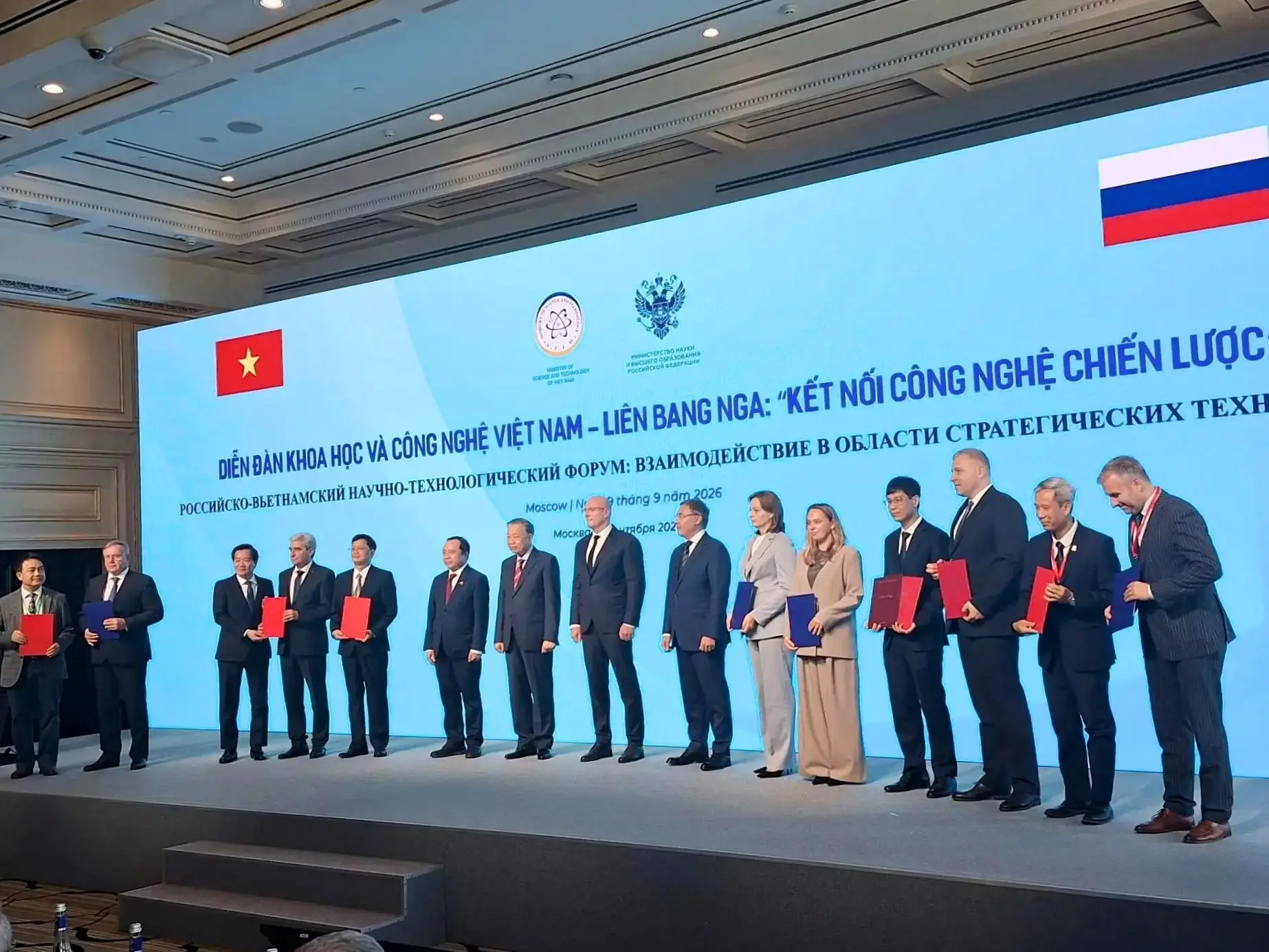 🇷🇺🇻🇳 Руководитель Ростехнадзора Александр Трембицкий принял участие в работе россий...