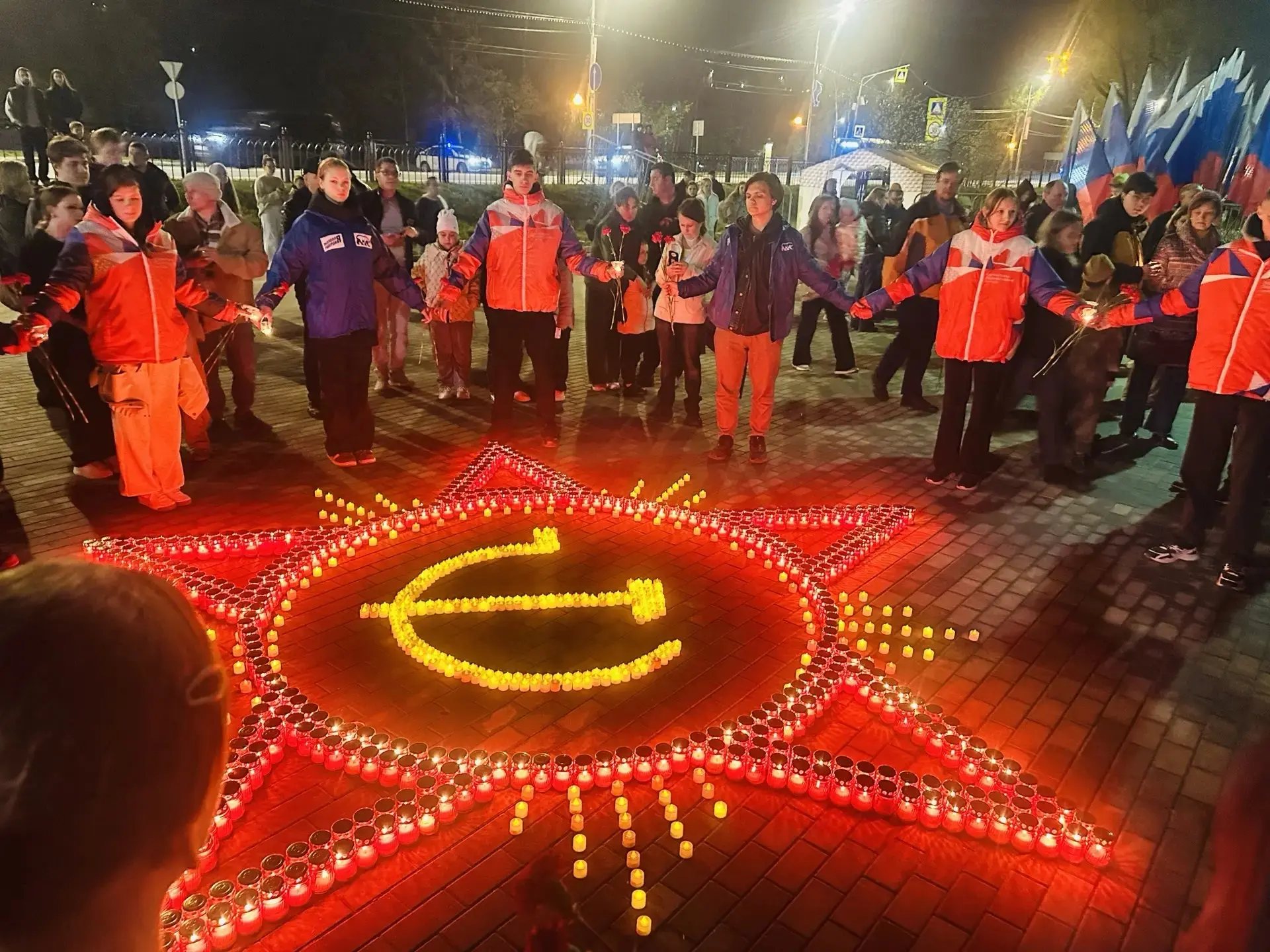 Второй год подряд волонтеры и учащиеся МБОУ СОШ 21 участвовали в 🕯️акции «Свеча Памяти». «Свеча памя
