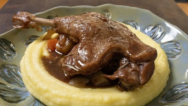 Окорочка, вкусные не только куриные🦆

Утиные окорочка с овощами и мандарином. 
Ингредиенты:
- Утины