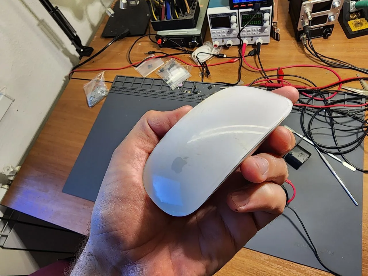 В ремонт прислали беспроводную мышь Apple Magic Mouse 1 (A1296) с дефектом "не реагируе...