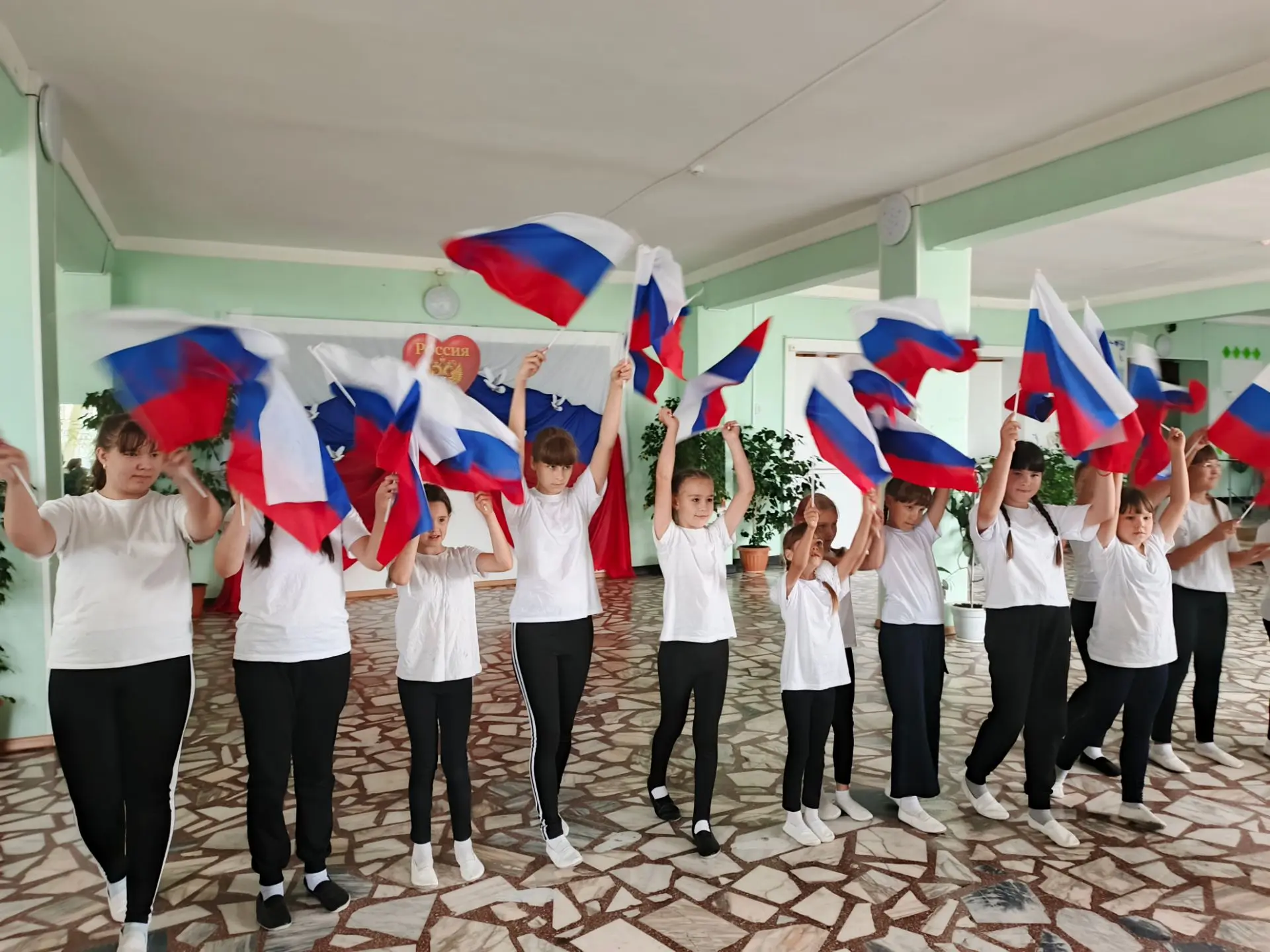 Ежегодно 22 августа в нашей стране отмечается День Государственного флага Российской Фе...