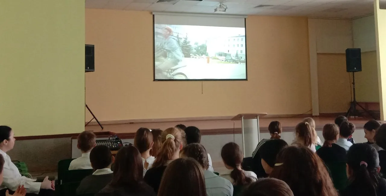 В рамках профилактики детского дорожно-тпанспортного травматизма ученики 5 б,  5 в клас...