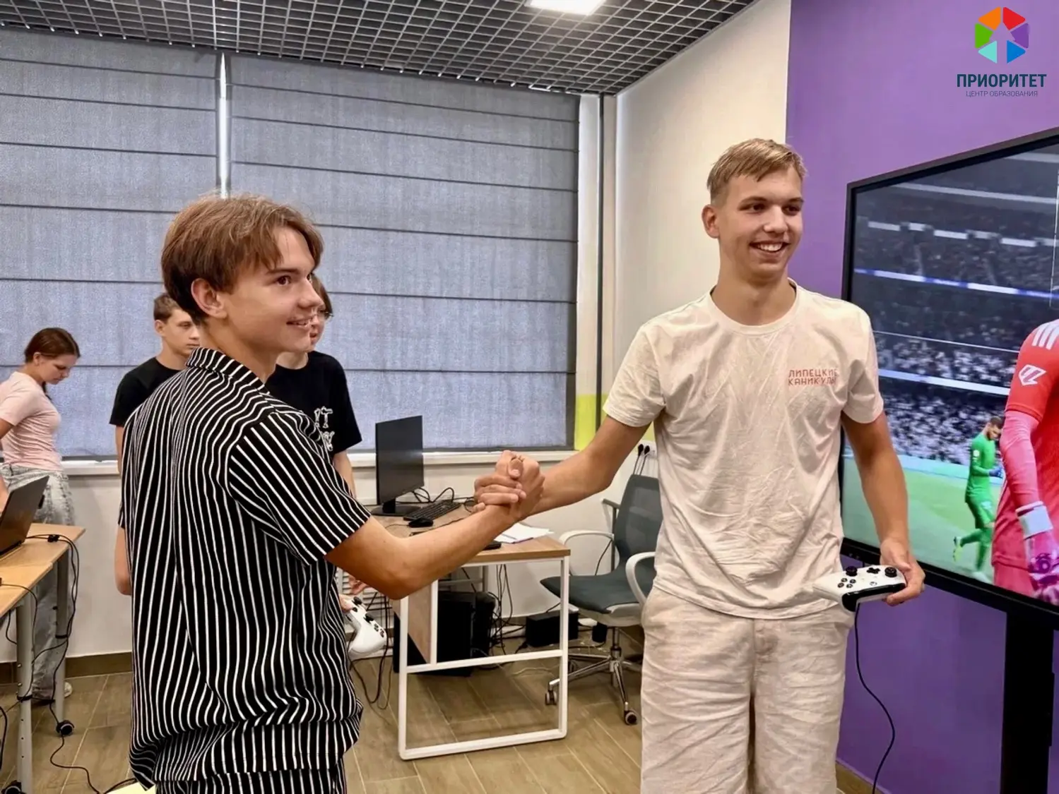 Пиксели против гравитации👾