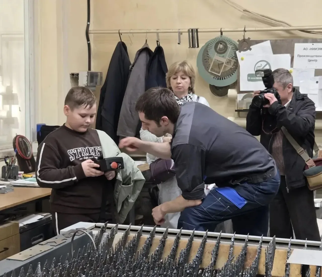 В рамках сотрудничества школы и предприятия, Недели космоса в России и в преддверии Дня космонавтики