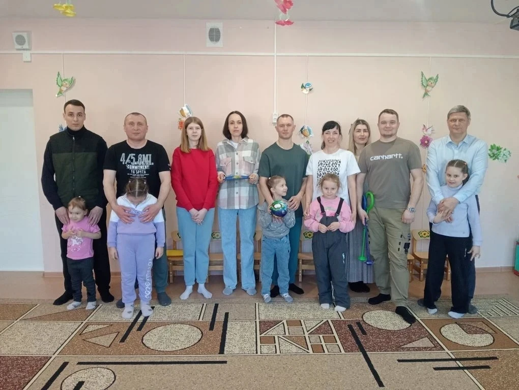 В рамках «Школы ответственного родителя» инструктор по физической культуре Юлия Алексан...