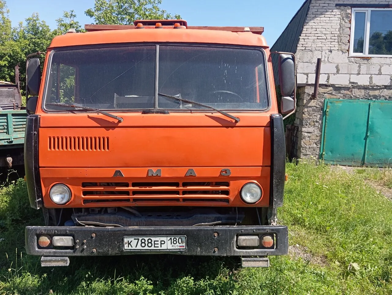 Продам КамАЗ самосвал. В отличном состоянии. Рама целая, без трещин и латок. Нарощенны борта, все пе