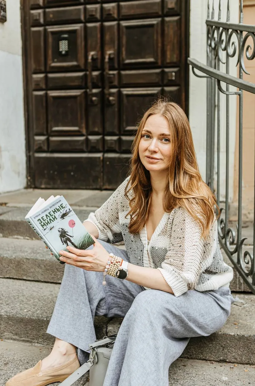 С Днем Великой России, друзья!

Читайте хорошие книги. Их писал человек, который мог жить в любой то