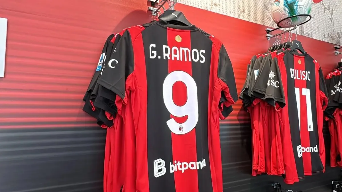 MilanNews: В фирменных магазинах клуба уже появилась футболка Гонсалу Рамуша