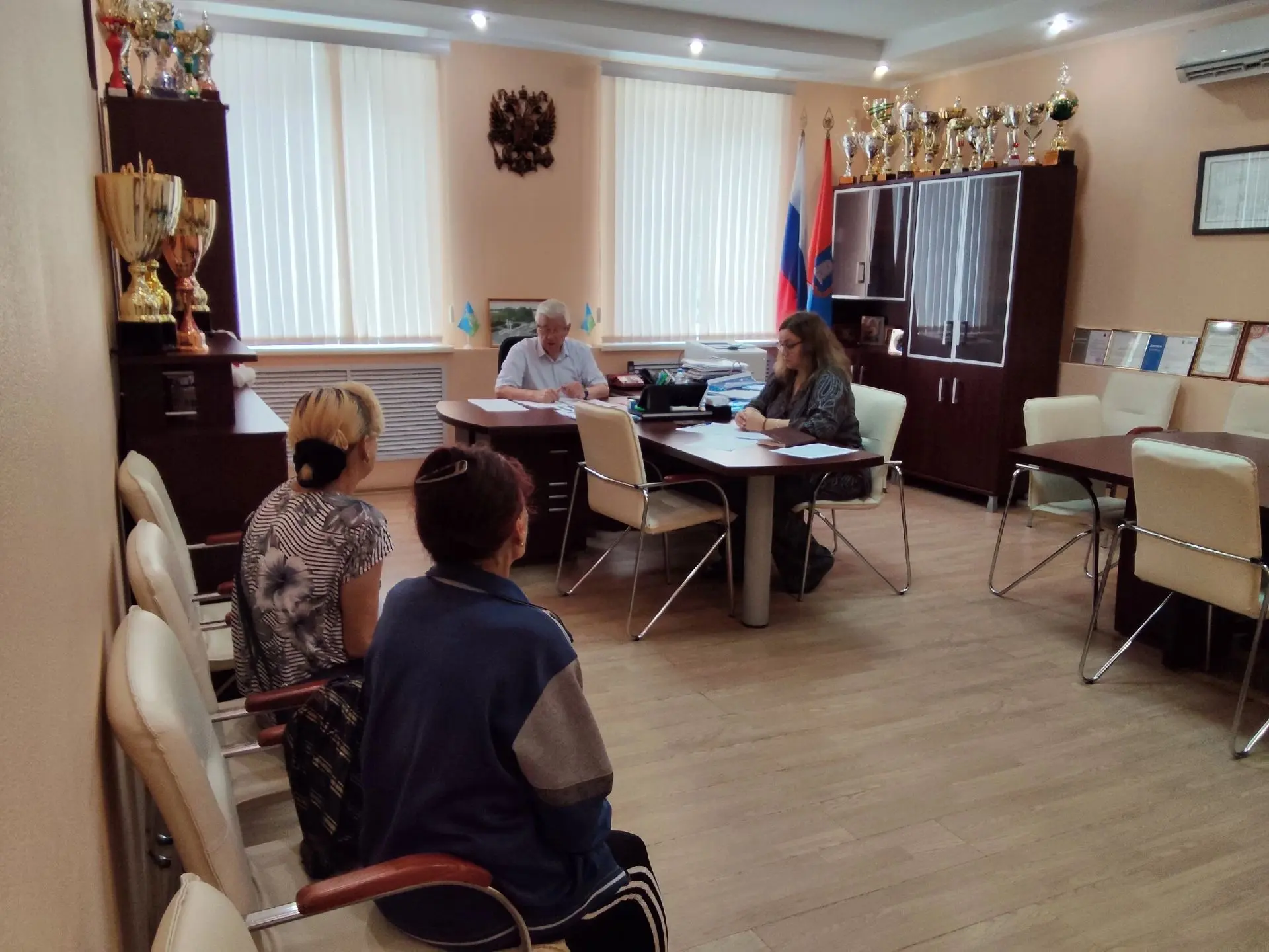 Виктор Айдаров:

📝Провел очередной прием граждан по личным вопросам. Со своими проблемами и вопроса