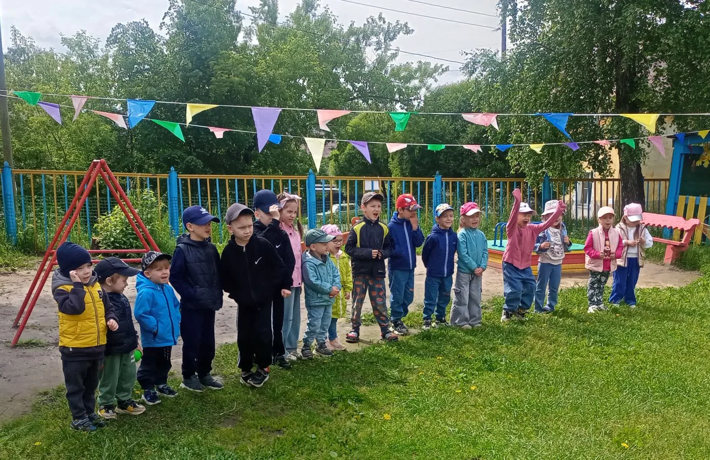 Сегодня в нашем детском саду прошел праздник музыки и волшебства "Сказочное караоке" с ...