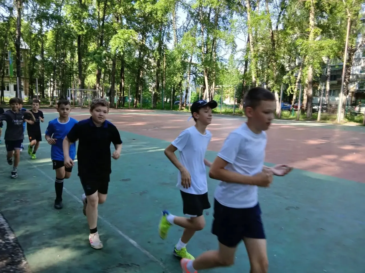 ⚽️🥅Любишь футбол? Тогда тебе к нам на зажигательные тренировки и игры! Азартные игроки, под руковод