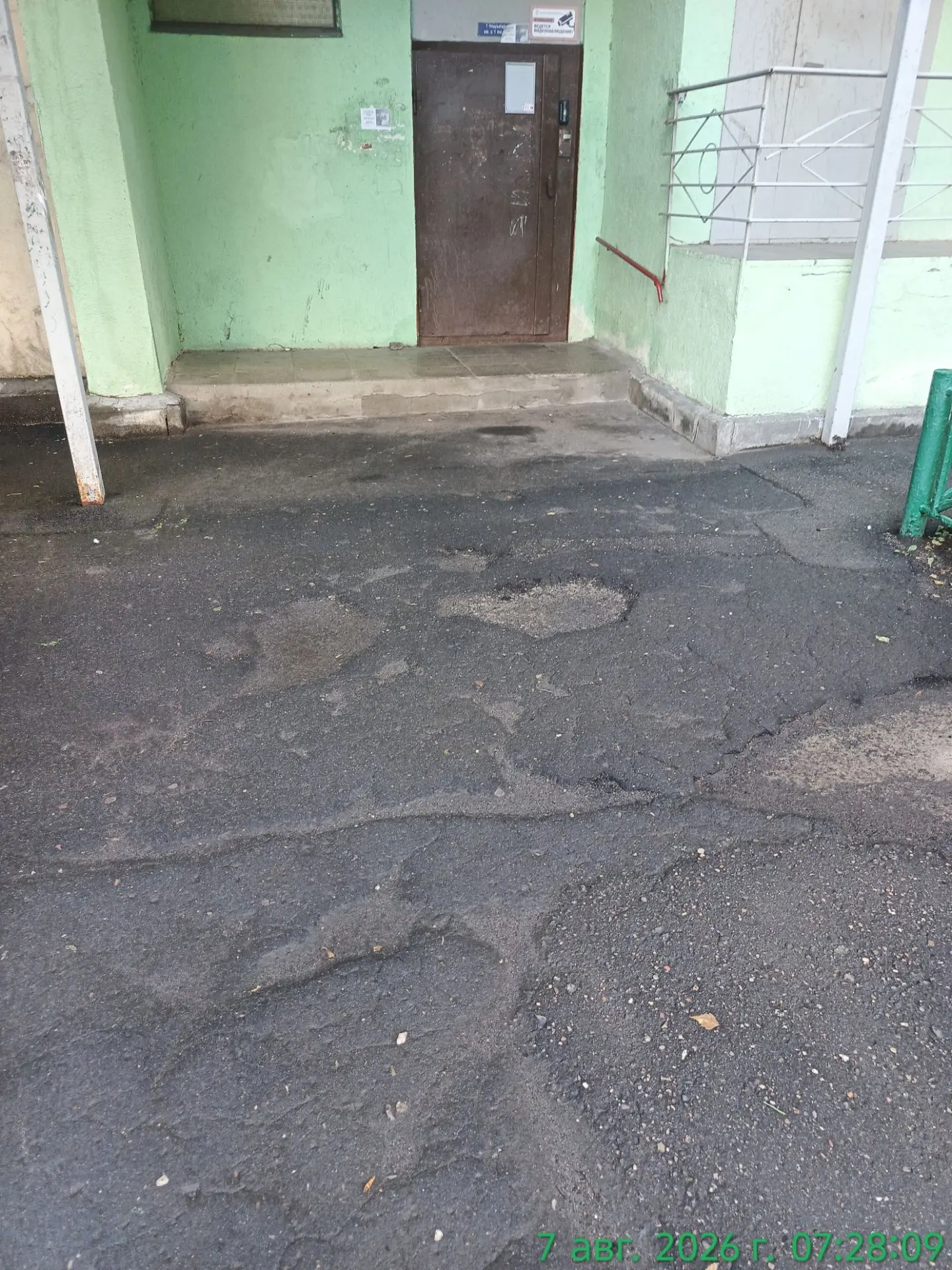 Проведена уборка территории по адреса: улица Свердлова номер дома: 57/53/41.