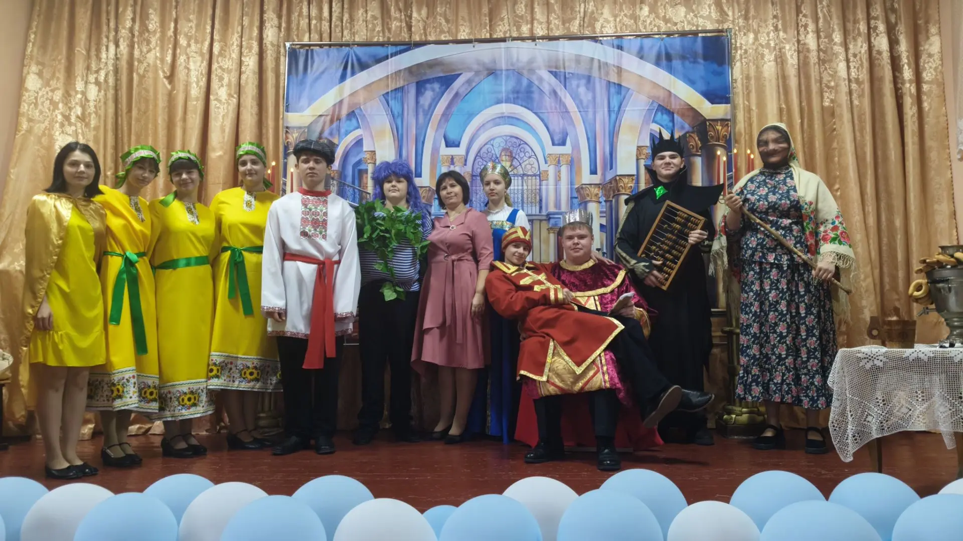 🎭 Наша школьная сказка: как ученики поздравили учителей!