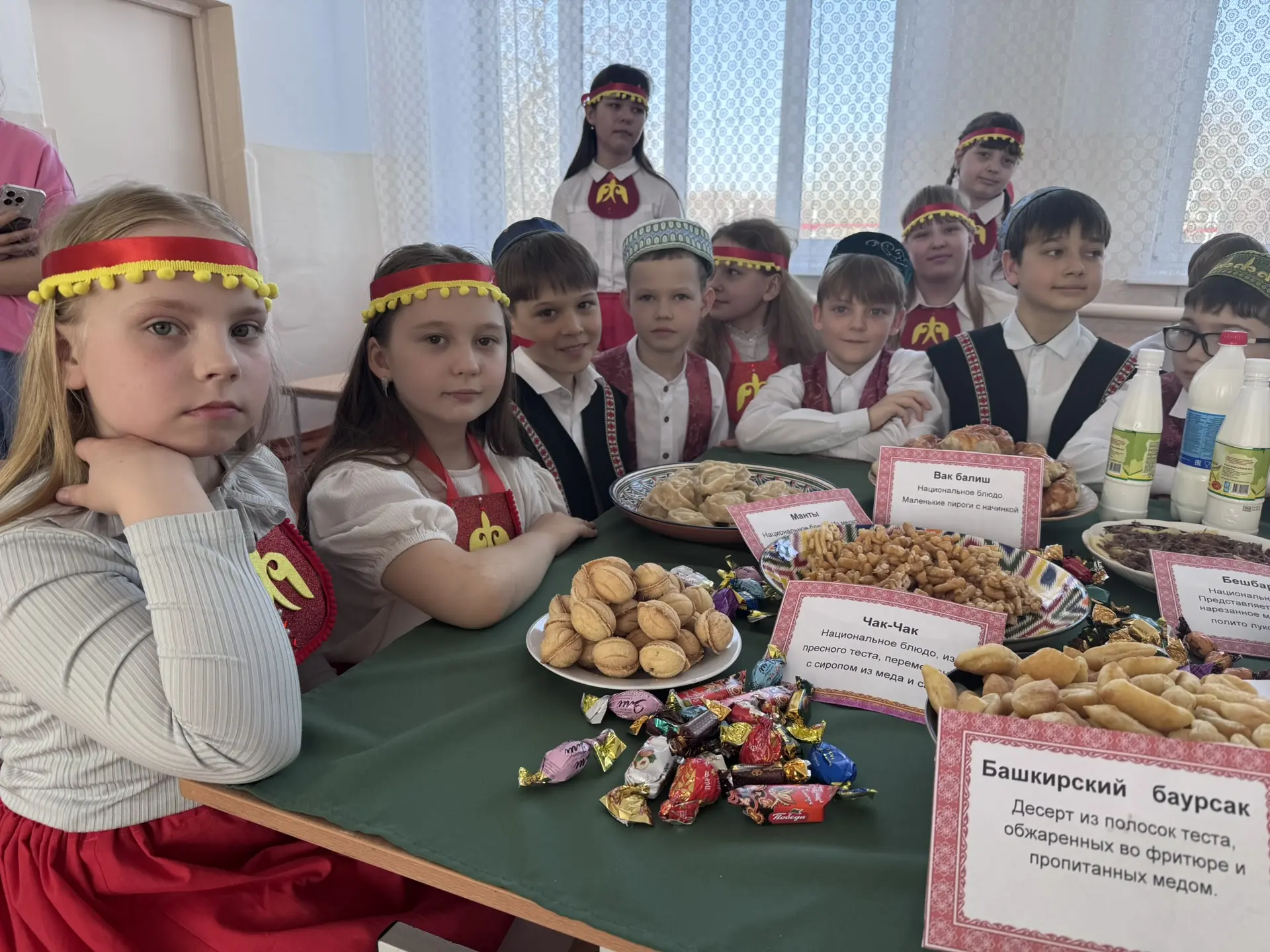 ✨ Второй день большого школьного фестиваля народов России: путешествие по необъятной стране продолжа