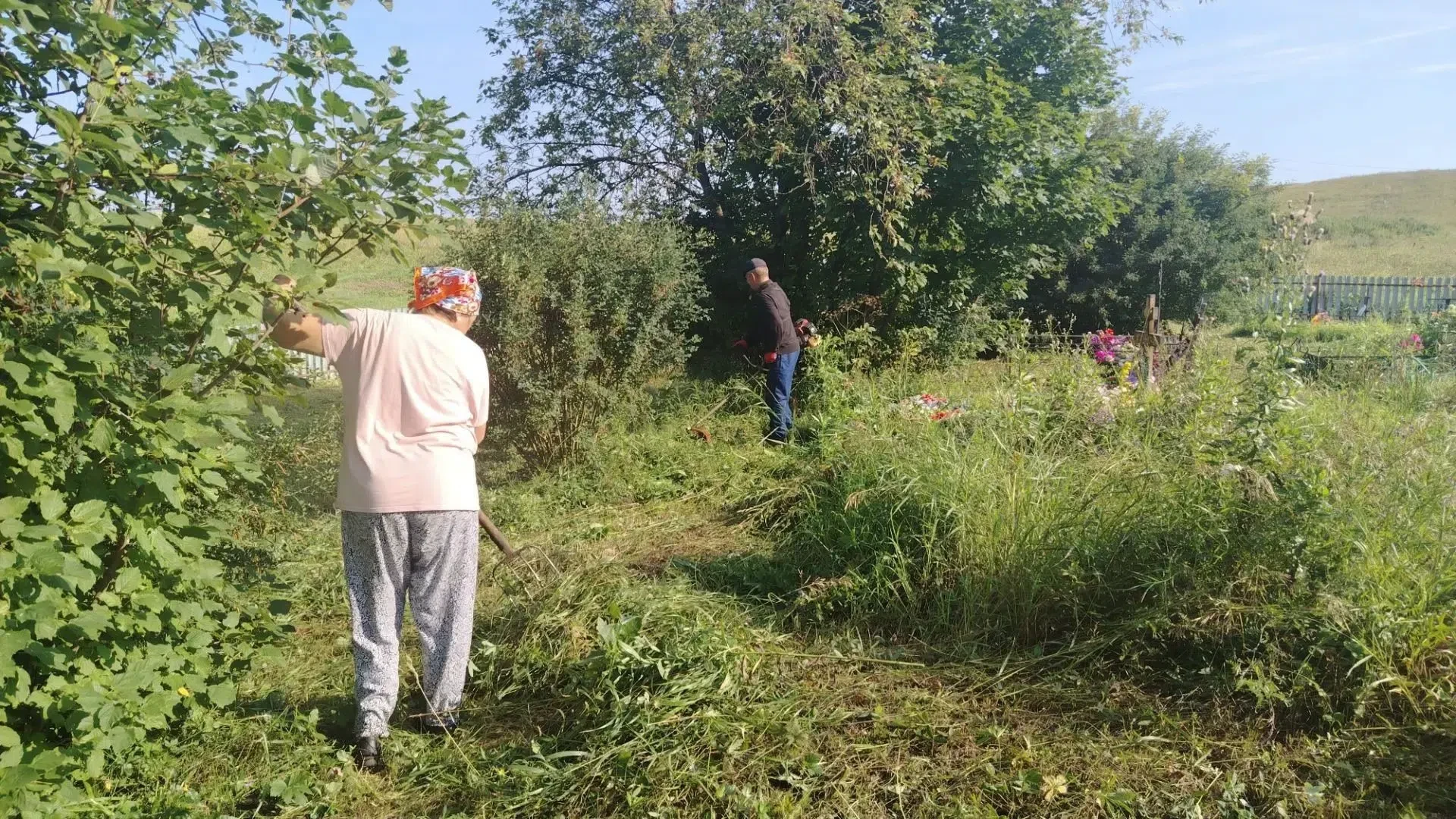 🔥🔥🔥в сельском поселении Орловский сельсовет выходных по благоустройству территории нет...
✅️в с.О