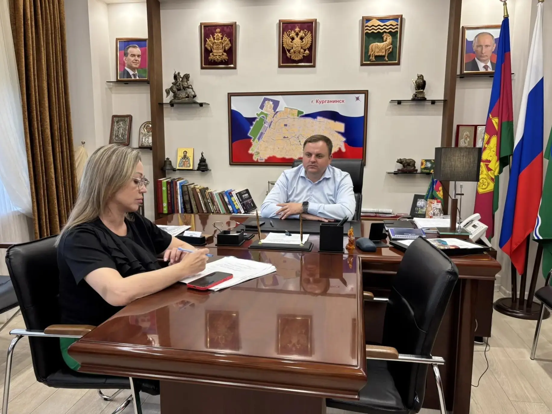 Глава города Василий Руденко провел очередной прием граждан. Горожане обратились с вопр...