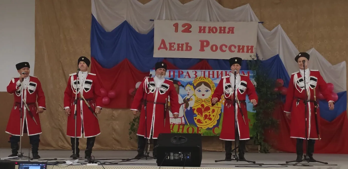 «С малой родины начинается Россия!»: праздничный концерт ко Дню России прошел в Решетовском клубе.
В