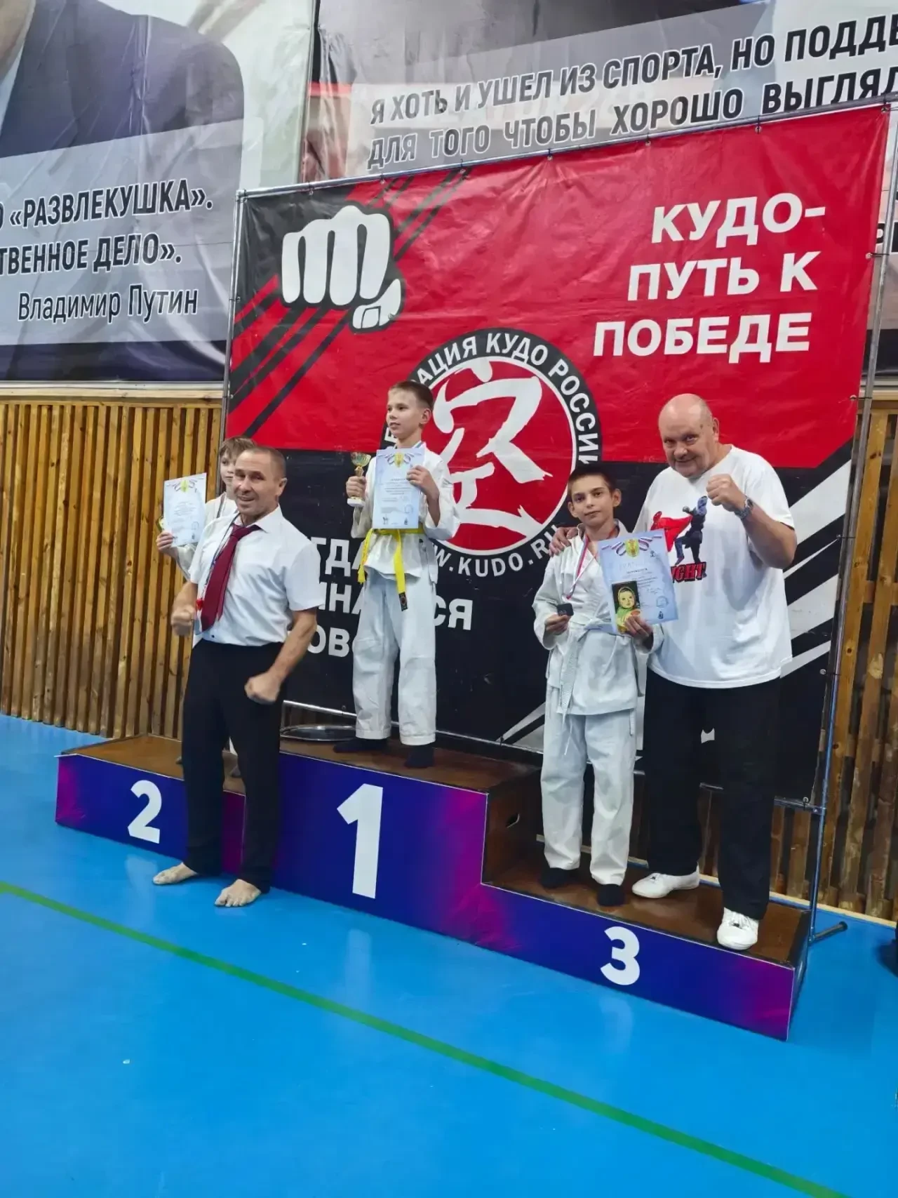 В Чите прошли соревнования по универсальному бою, на которых наш ученик 6 «Б» класса Ро...