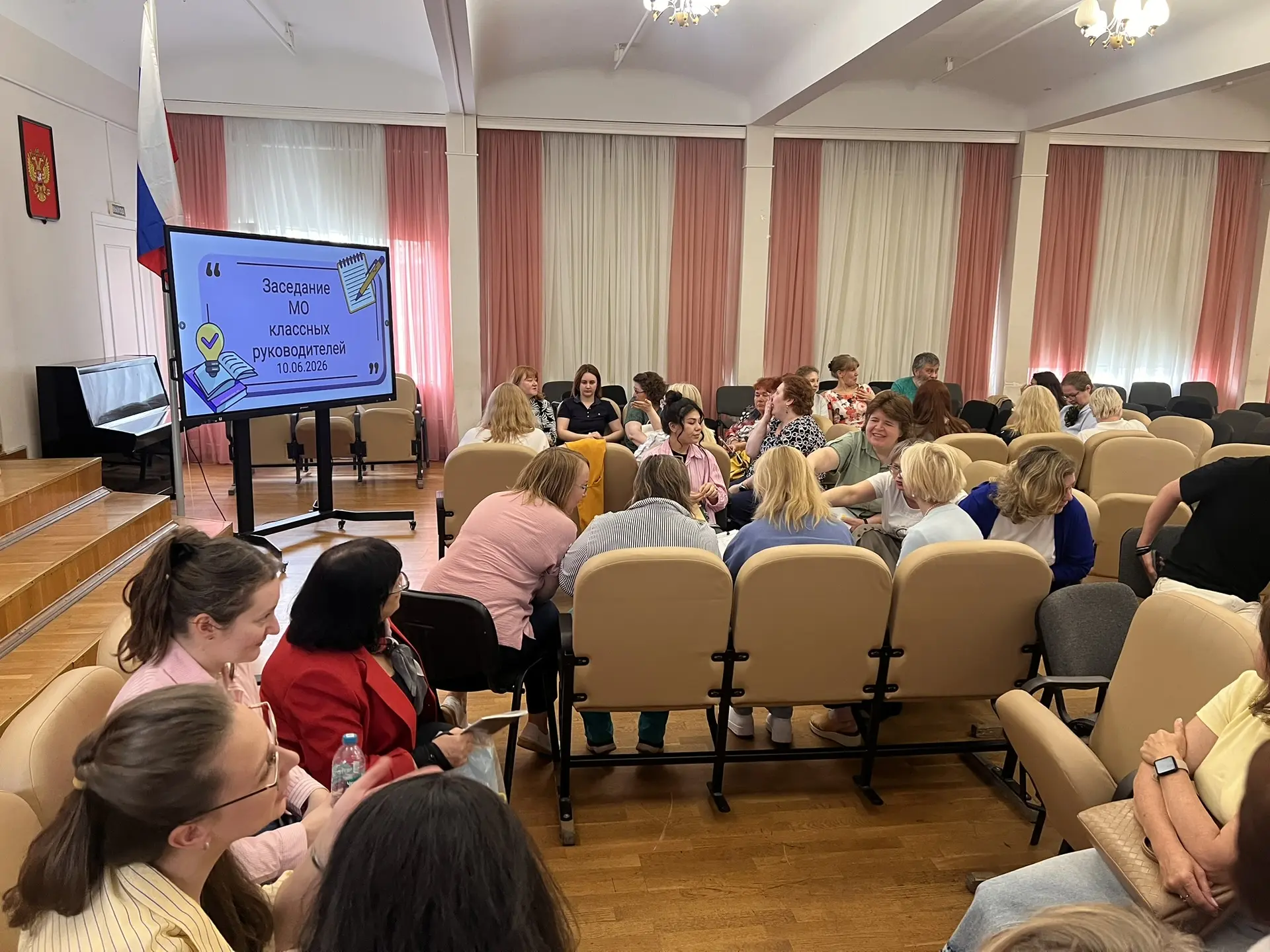 🌞ЛЕТНЯЯ РАБОТА УЧИТЕЛЕЙ😎
🔺Летом учителя пополняют свои знания на различных методических заседания
