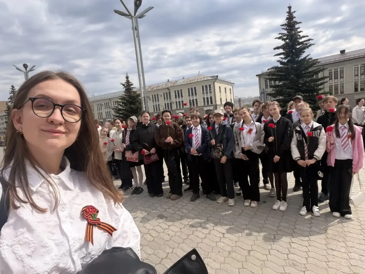 С Днём Победы! 🔥🔥🔥  Юые железнодорожники почтили память героев, приняв участие в патриотических акци