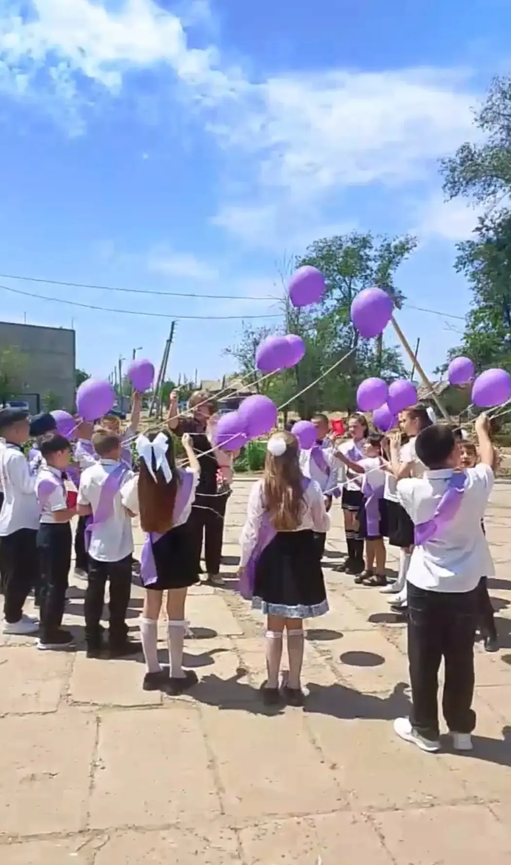22 мая под руководством Исикеновой А.А. прошло трогательное мероприятие- выпускной вече...