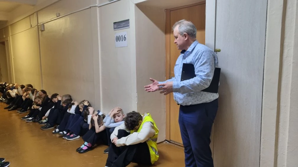 🛑  Учебно-тренировочная эвакуация при атаке БПЛА       В целях усиления антитеррористической безопас