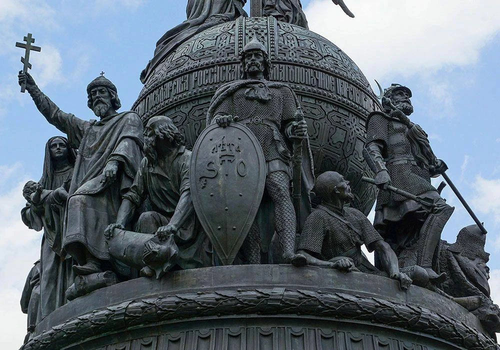 Как за 50 лет потерять часть истории? Сравним родословную Рюрика 1793 и 1851 года.

"Рюрик был сын Ф