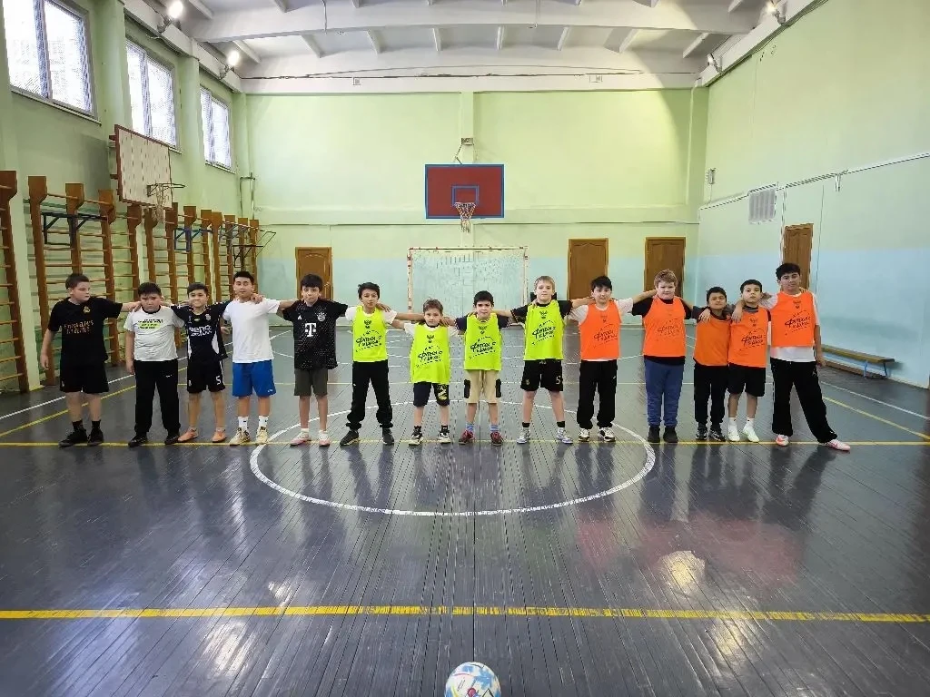 🏆 Соревнования по футболу, посвященные Дню защитника Отечества! ⚽  На прошлой неделе в нашей школе п