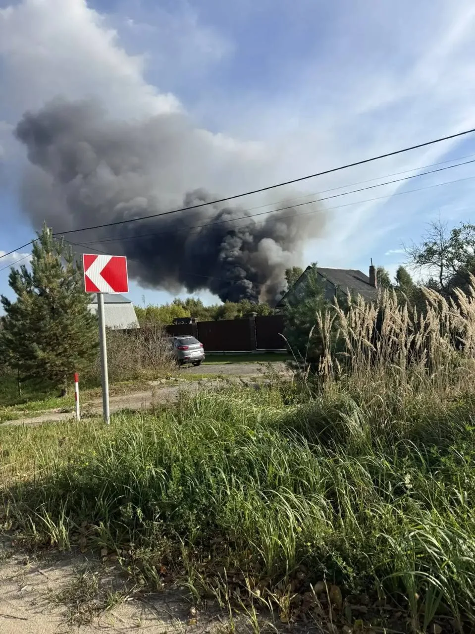 ⚡️До 2000 квадратов выросла площадь пожара на строительном рынке в Одинцово.