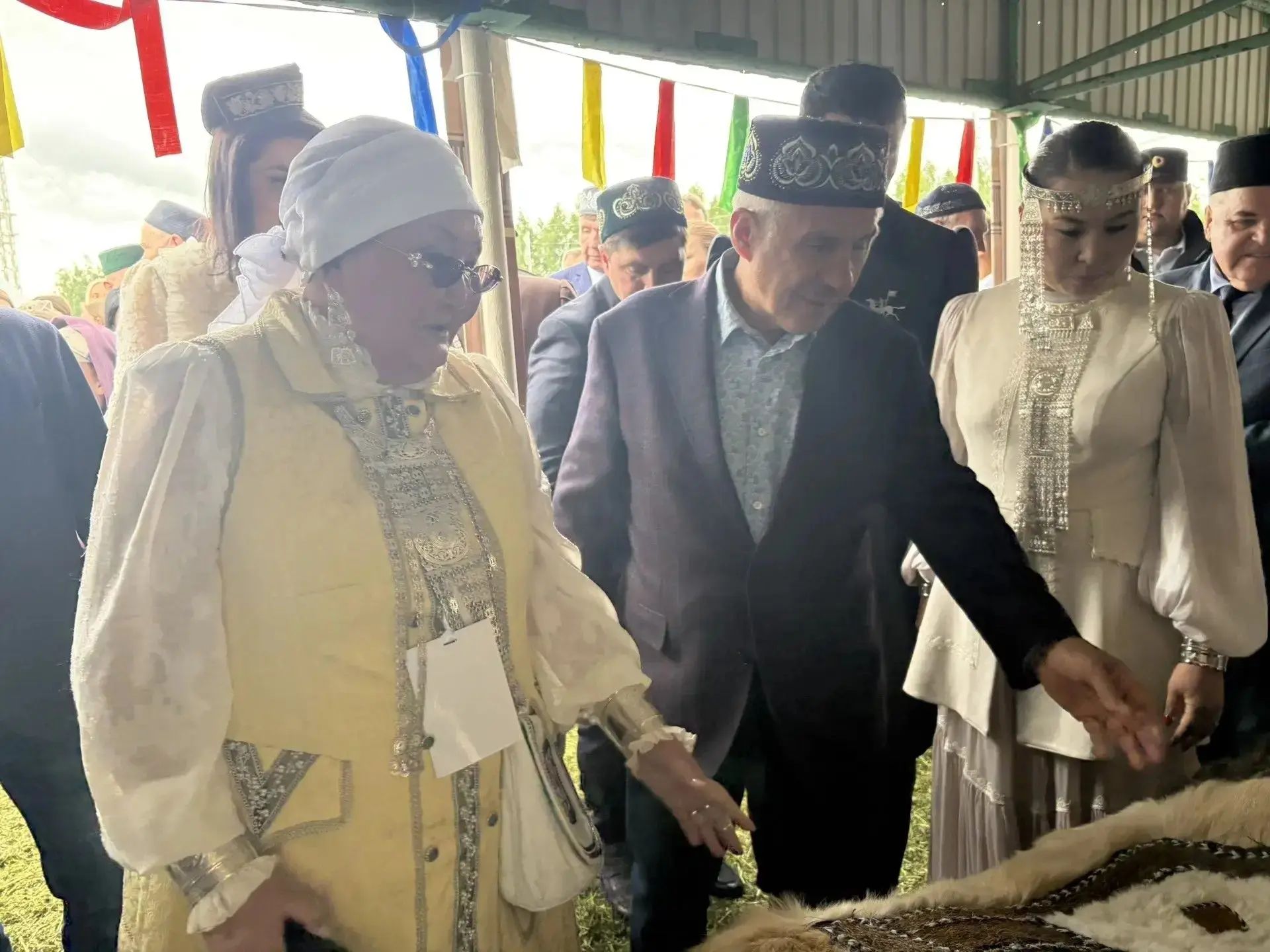 Олоҥхо дьиэлэрин ситимнэрэ Татарстанҥа

Саха өрөспүүбүлүкэтин эпос уонна ускуустуба киинин иһинэн са