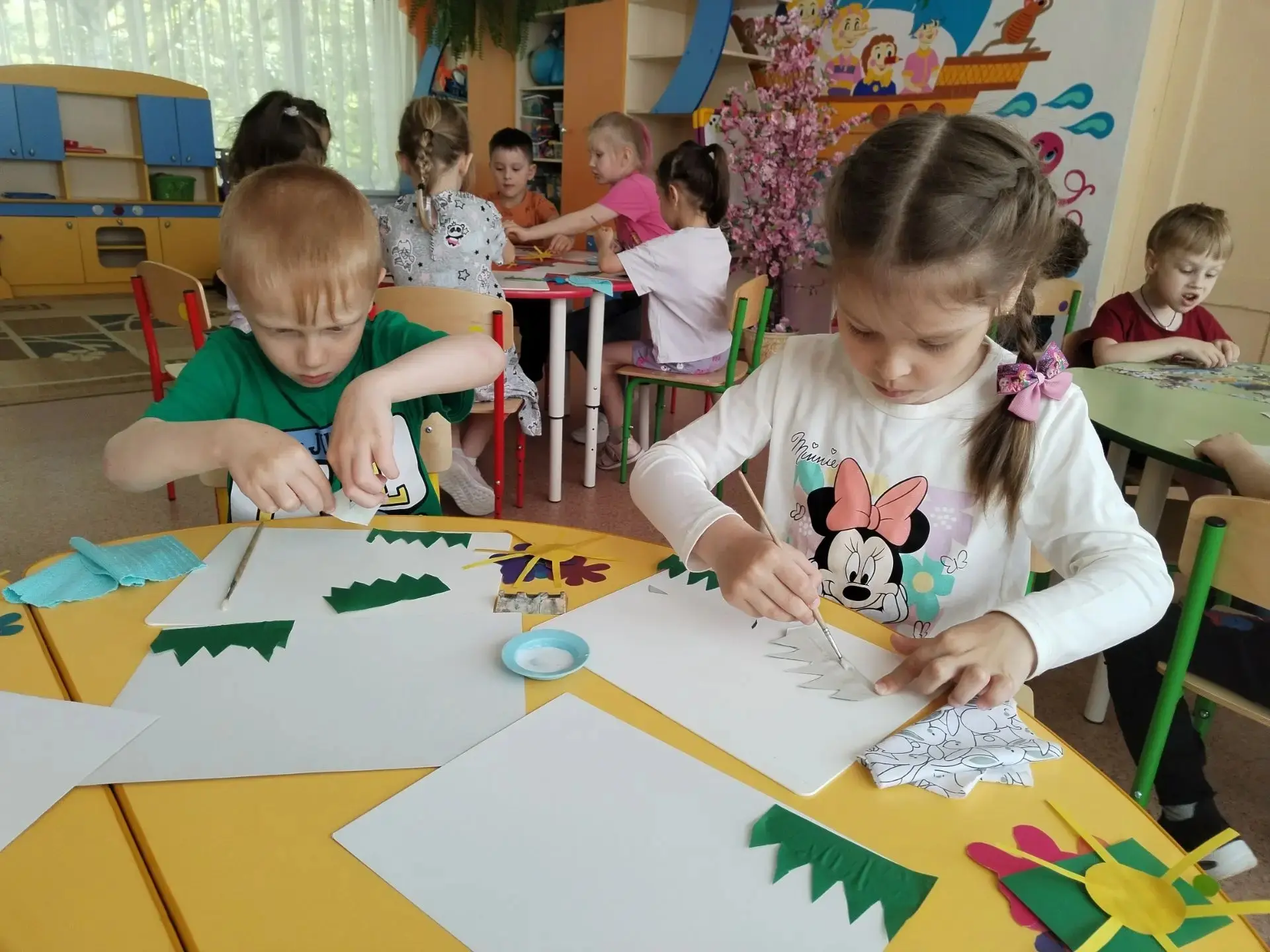 ЛЕТНИЕ ФАНТАЗИИ

Наступившее лето дарит нам очень много тепла и солнца. Летом распускаются большинст
