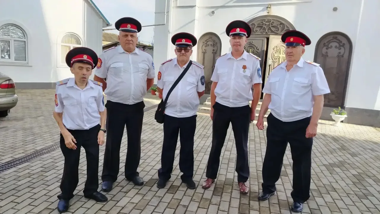 Казаки Апшеронского городского общества обеспечили порядок и приняли участие во встрече...