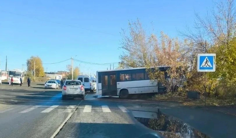 😢 В Бийске водитель автобуса погиб во время ремонта машины