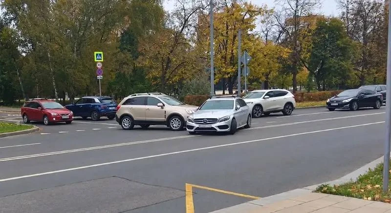 🚨 ДТП на проспекте Генерала Алексеева затруднило движение