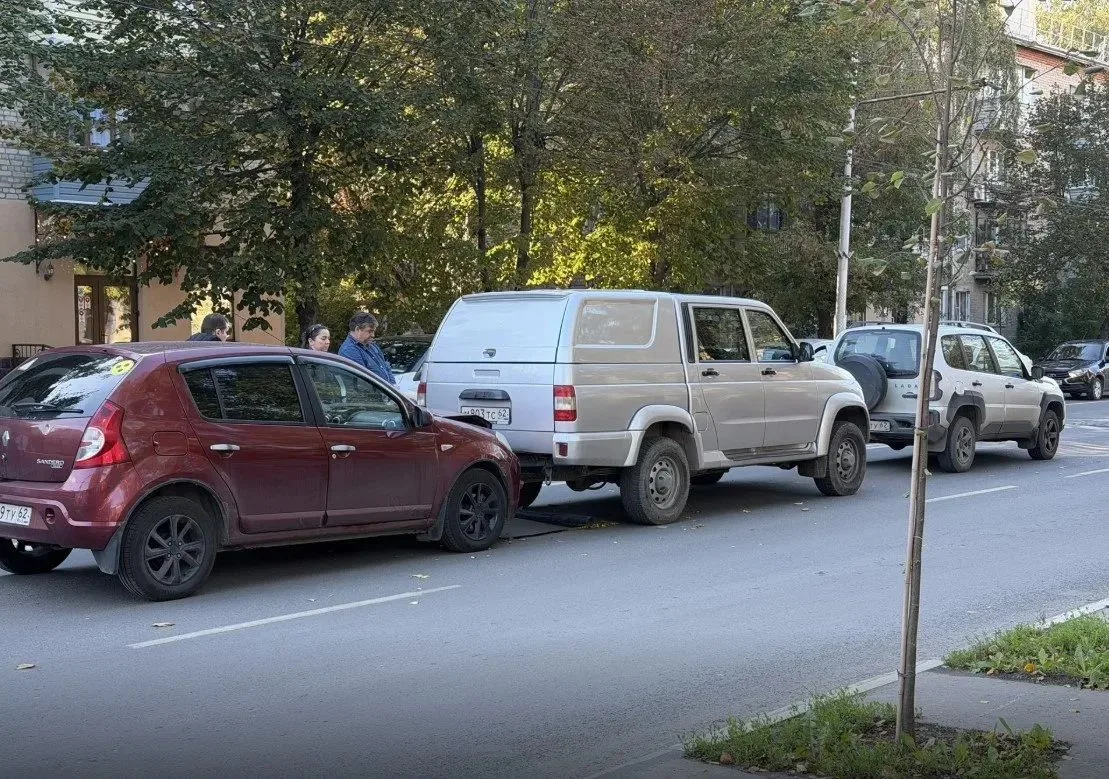 На улице Горького в Рязани столкнулись три автомобиля