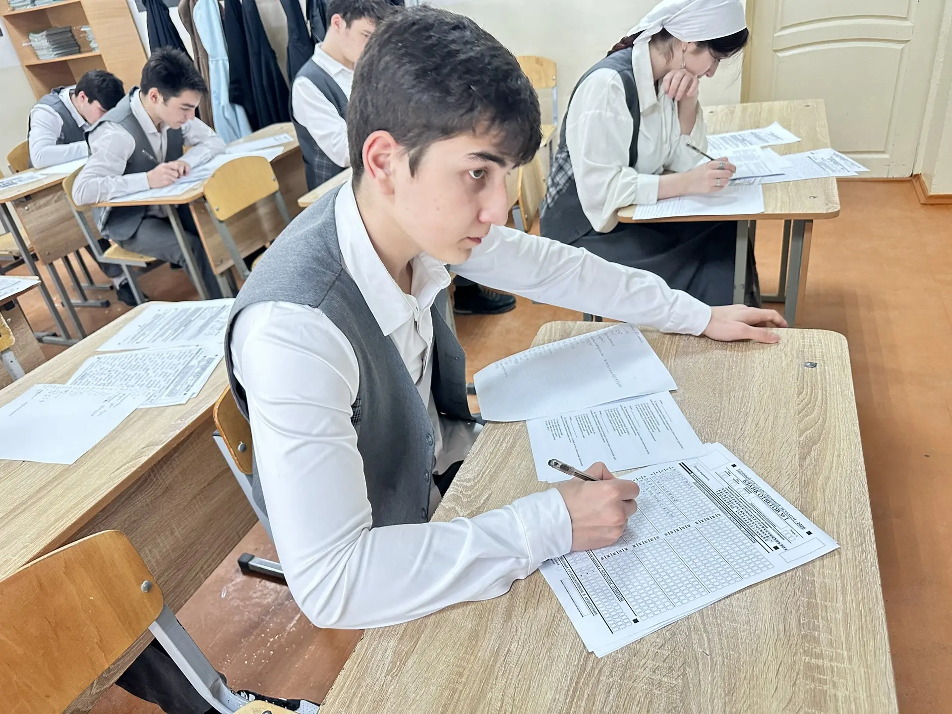 **Годовая контрольная по русскому языку в 11 классе МБОУ "Цоци-Юртовская СШ2"**  13 апреля 2026 года