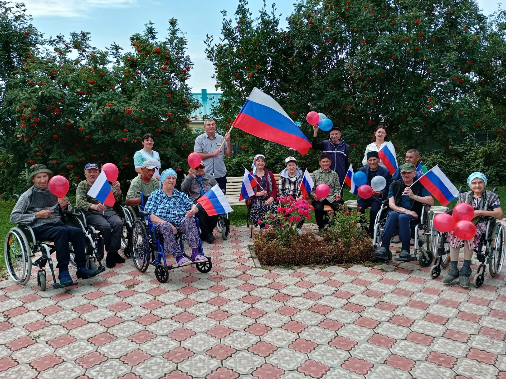 🇷🇺✨ Специалисты Муслюмовского дома-интерната провели тематическое мероприятие, посвящ...